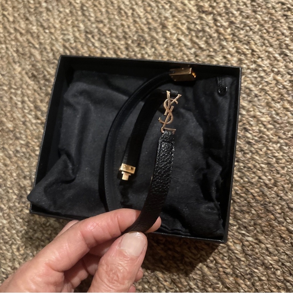 Fashion Black Leather Bracelet with Gold Logo